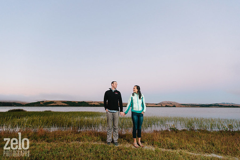 engagement-session-outdoors-at-the-lake-lagoon-bay-zelo-photography