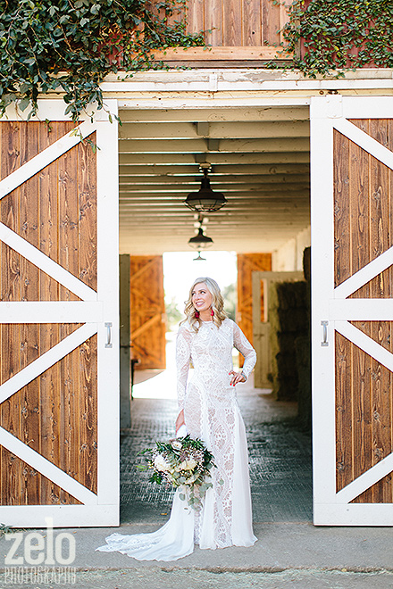 modern-bride-lace-wedding-gown-condors-nest-ranch