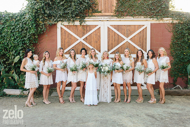 bridesmaids-white-dresses-modern-wedding-photos