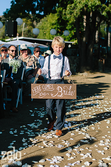here-comes-the-bride-cute-wedding-sign