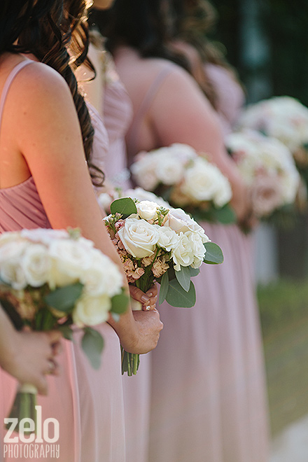 bridesmaids-floral-bouquet