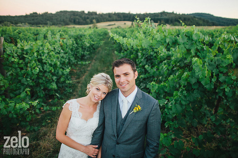 bride-and-groom-wedding-photos-in-a-vineyard