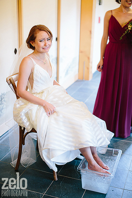 bride-hurting-feet-ice-bucket-wedding-shoes