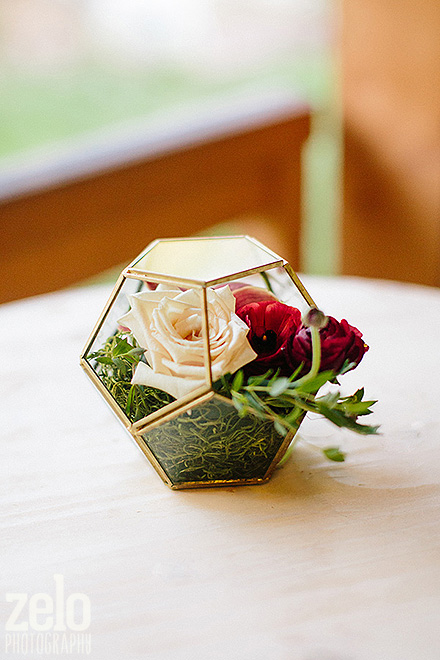 geometric-vase-floral-centerpiece