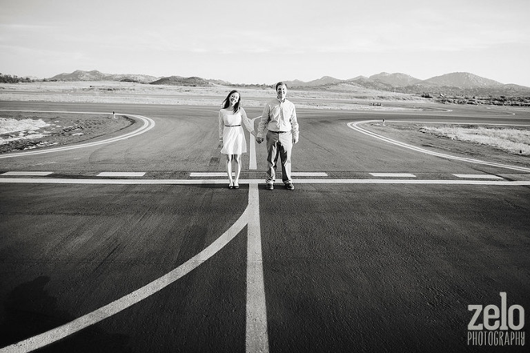 engagement-session-at-an-airport-zelo-photography