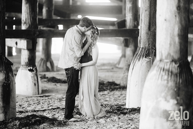 kissing-at-the-beach